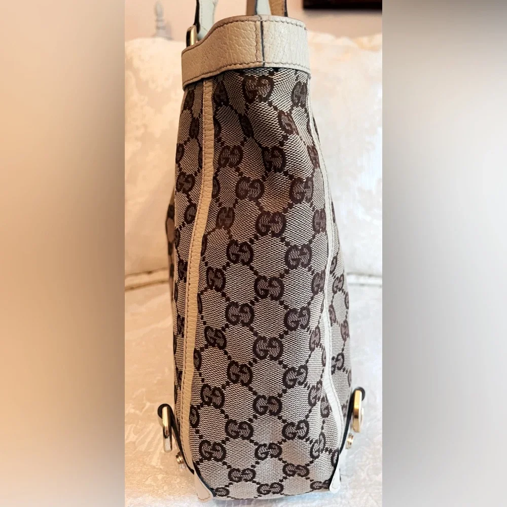 Gucci Beige and Brown GG Canvas Tote. Good condition. Authenticity card provided - Picture 13 of 14